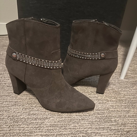 Ann Marino Shoes - Ann Marino Gray Boots 8.5